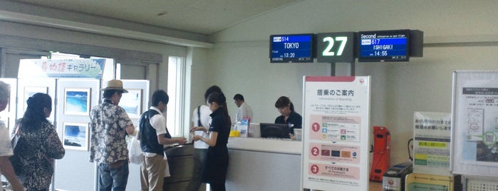 Gate 27 is one of 空港.