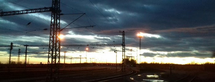 Várpalota vasútállomás is one of Pályaudvarok, vasútállomások (Train Stations).