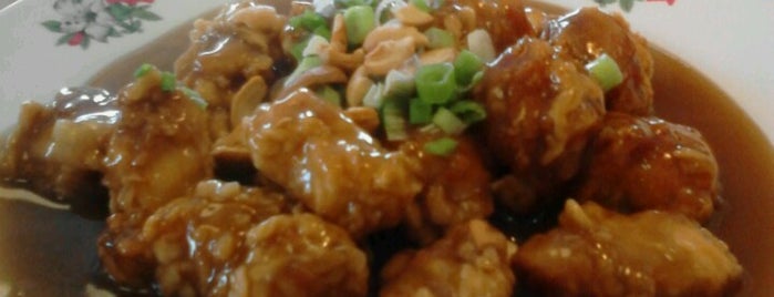 Pacific Kitchen Chinese Food is one of Good places in SGF.