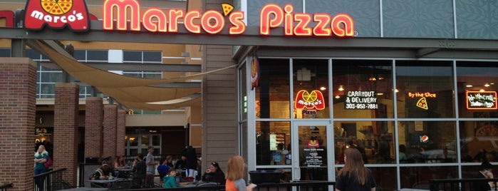 Marco's Pizza is one of สถานที่ที่ Alan ถูกใจ.