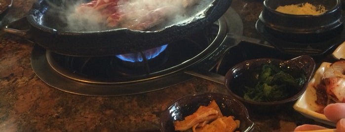 Hae Jang Chon Korean BBQ Restaurant is one of Tempat yang Disukai Brandon.