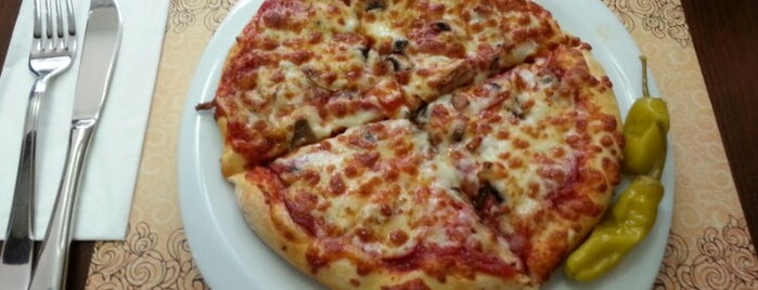Bel Piatto Pizza is one of Locais curtidos por TnCr.