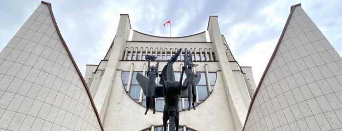 Гродненский областной драматический театр is one of Bengiさんの保存済みスポット.