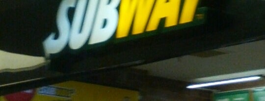 Subway is one of Tempat yang Disukai Polat.