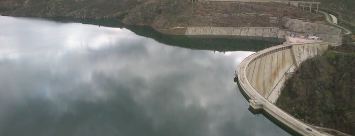 Presa Del Atazar is one of สถานที่ที่ Jota ถูกใจ.