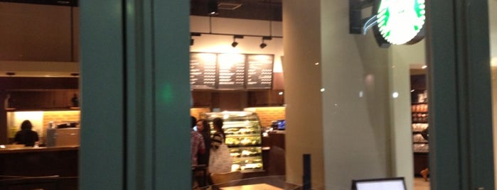 Starbucks is one of Tempat yang Disukai Pupae.