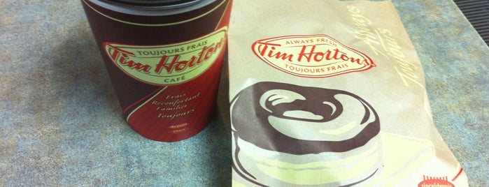 Tim Hortons is one of Lugares favoritos de Phil.