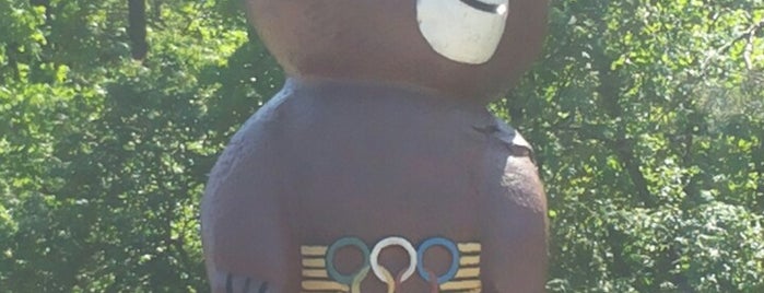 Олімпійський ведмедик / Olimpic Bear Monument is one of Lieux sauvegardés par Андрей.