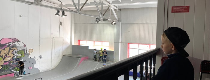 Bunny Hop Skate Park is one of Ф.