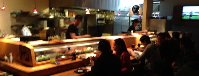 Kanpai Japanese Sushi Bar & Grill is one of Lieux qui ont plu à Andrew.