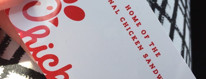 Chick-fil-A is one of Tempat yang Disukai CharlotteSteve.