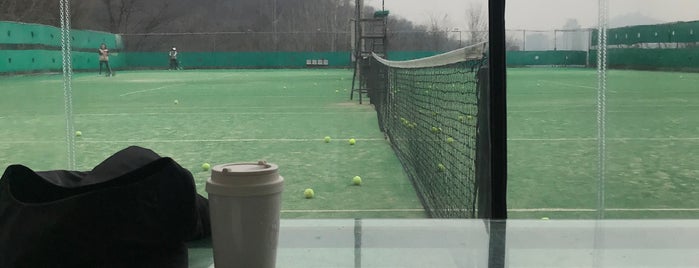 Ewha Womans University Tennis Courts is one of ski resorts n recreation.