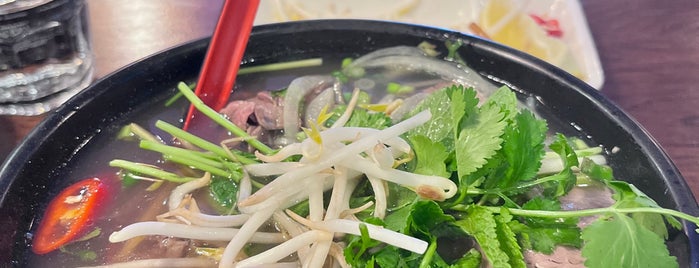 Hoa Sen Vietnamese Restaurant is one of Dinner Places.