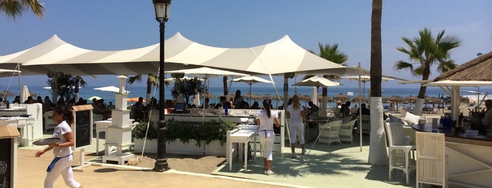 Del Mar Beach Club is one of Lieux sauvegardés par Anna.