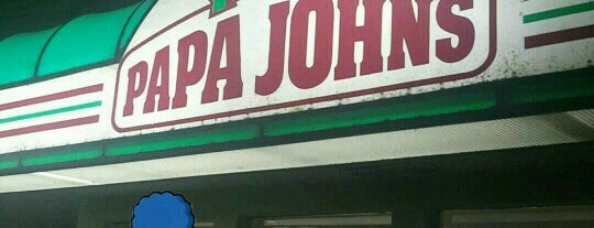 Papa John's Pizza is one of สถานที่ที่ Joshua ถูกใจ.