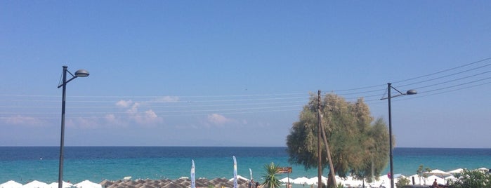 Yellow Beach Bar is one of Ceren'in Beğendiği Mekanlar.