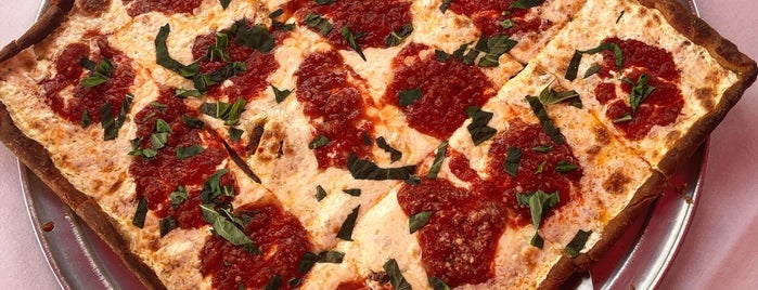 Francesco's Pizzeria is one of Lugares favoritos de Justin.