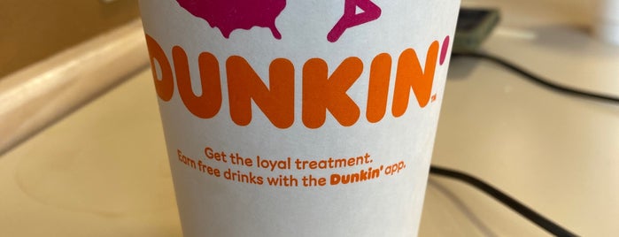 Dunkin' is one of Lieux qui ont plu à Kitty.
