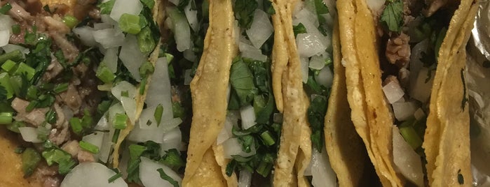 Tacos Doña Raque is one of Posti che sono piaciuti a Jennice.