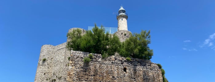 Castillo-Faro is one of Verano en Trucios.