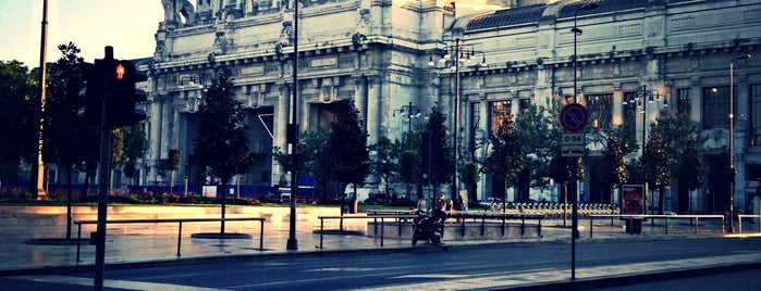 Milano Centrale Railway Station is one of Cristina’s Liked Places.