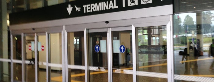 Aeroporto di Milano Malpensa (MXP) is one of Lugares favoritos de Леонидас.