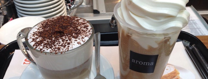 Aroma Espresso Bar is one of สถานที่ที่ FoodloverYYZ ถูกใจ.