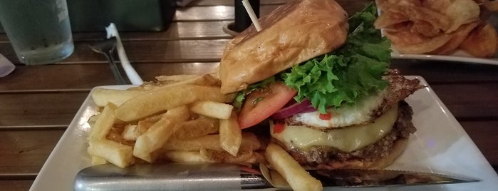 Burger Republic is one of Lugares favoritos de Scott.