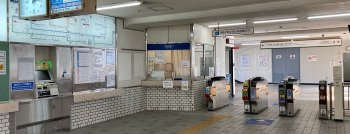Kita-Tanabe Station (F03) is one of 近畿日本鉄道 (西部) Kintetsu (West).
