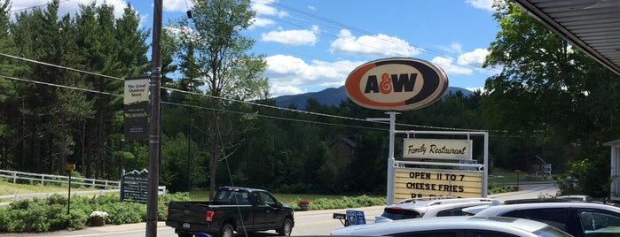 A&W Restaurant is one of สถานที่ที่ Jim ถูกใจ.