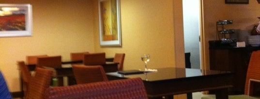 Marriott Concierge Lounge is one of Posti che sono piaciuti a Chris.