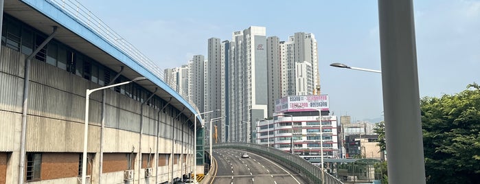 구로디지털단지역 is one of Trainspotter Badge - Seoul Venues.