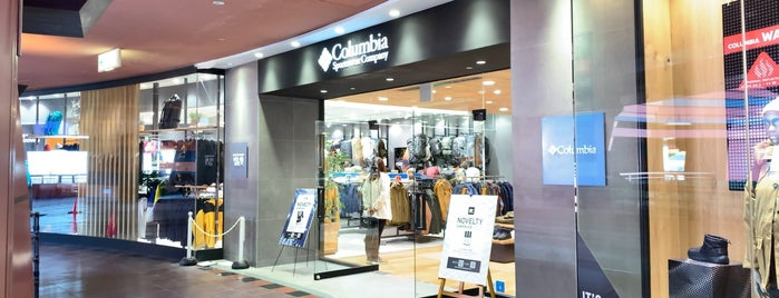 Columbia Shop is one of キャナルシティ博多 (Canal City Hakata).