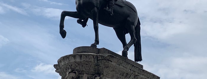 Statue of King Charles I is one of Mustafa : понравившиеся места.