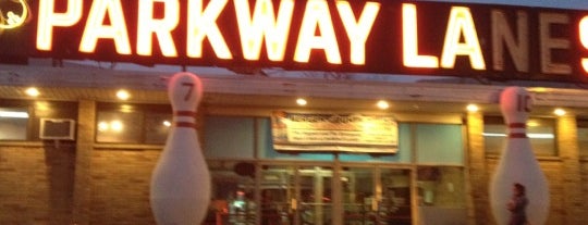 Parkway Lanes is one of Lugares favoritos de Tyrell.