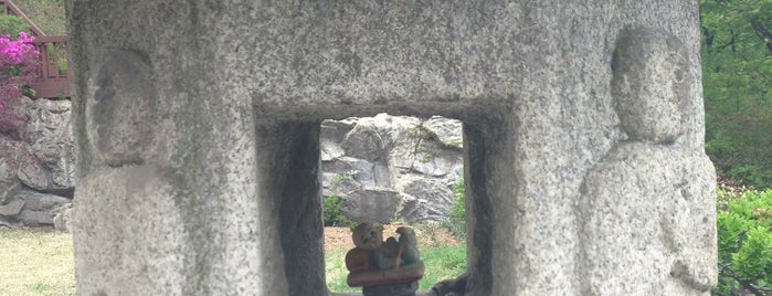 연화사 (蓮華寺) is one of Buddhist temples in Gyeonggi.