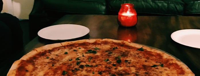 Manny's Pizza Deli is one of Posti che sono piaciuti a Daz.