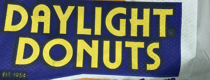 Daylight Donuts is one of Kimmie 님이 저장한 장소.