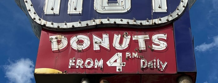 Southern Maid Donut Co (Original) is one of Neon/Signs West 1.