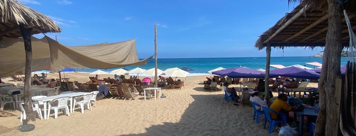 Playa Mazunte is one of Lugares favoritos de Adrian.
