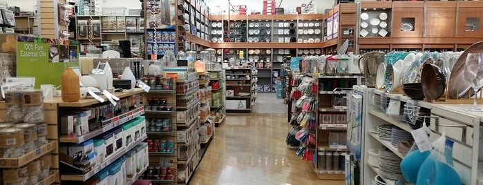Bed Bath & Beyond is one of Visit Fort Union.