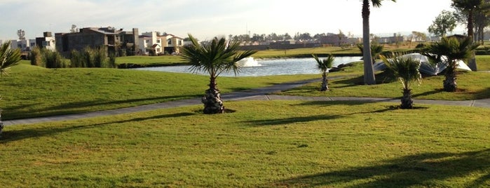 Club de Golf Santa Mónica is one of สถานที่ที่ Adriana ถูกใจ.