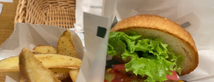 Freshness Burger is one of カフェのレビューと喫煙情報.