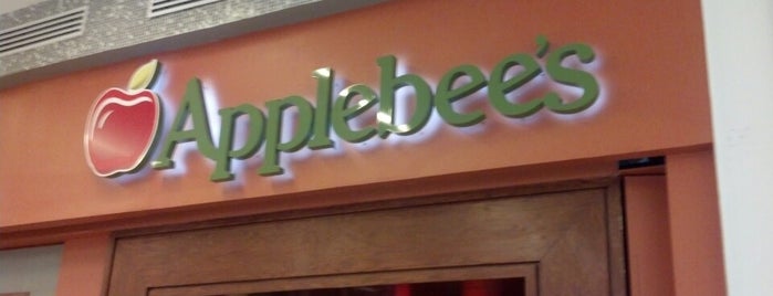 Applebee's is one of Orte, die Carlos gefallen.