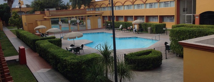 Holiday Inn is one of Tempat yang Disukai Silvia.