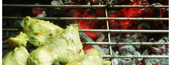 Ayam Goreng Sulawesi Ibu Tini is one of Locais curtidos por Gondel.