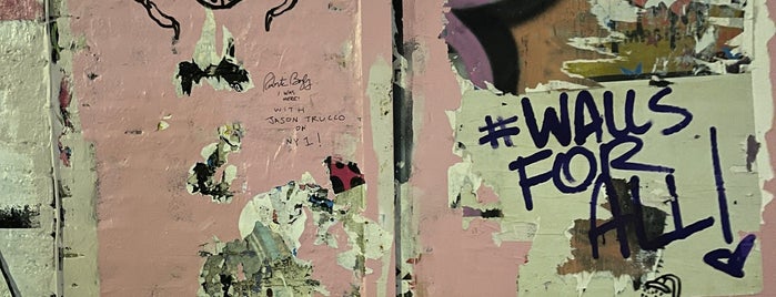 Jean-Michel Basquiat's Studio Loft is one of Tempat yang Disimpan Hello Couture.