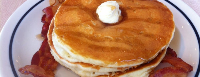IHOP is one of Belindaさんのお気に入りスポット.