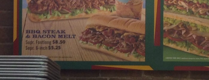 Subway is one of Locais curtidos por Nancy.