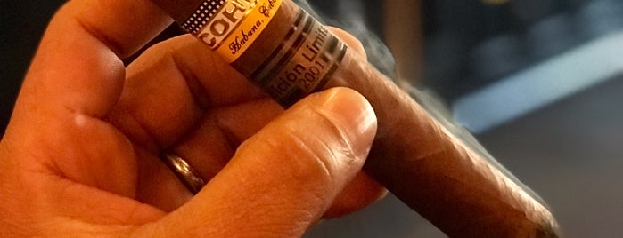 Casa Hispaniola Cigars | Cigars Shop | Englewood Cigars | Cigar Lounge is one of Posti salvati di Cesar.